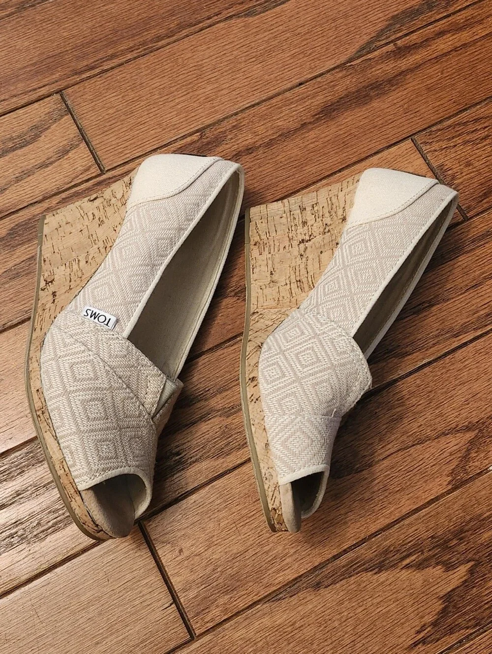 TOMS Stella Open Toe Wedge Shoes Women's Sz US 8.5 Beige Diamond Pattern Slip On
